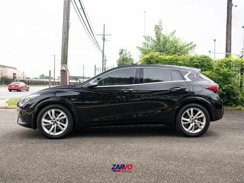 Black 2018 INFINITI QX30