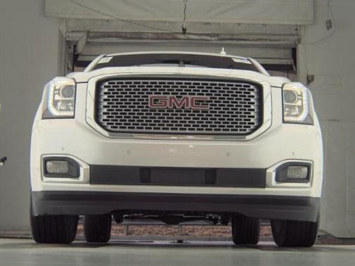 White 2016 GMC Yukon XL Denali