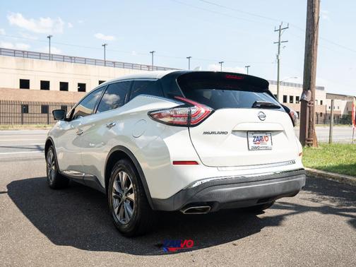 White 2017 Nissan Murano S