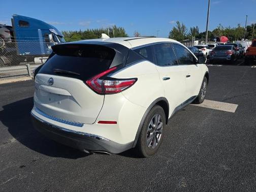White 2017 Nissan Murano S