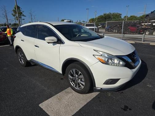 White 2017 Nissan Murano S