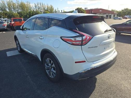 White 2017 Nissan Murano S