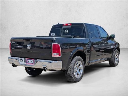 Brilliant Black Crystal Pearlcoat 2017 RAM 1500 Laramie