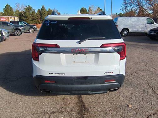 2023 GMC Acadia AWD AT4