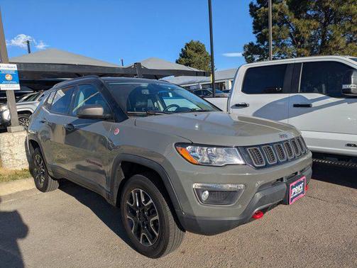 Diamond Black Crystal Pearlcoat 2019 Jeep Compass Trailhawk