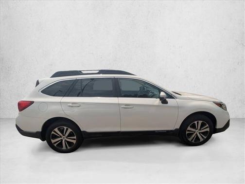 Crystal White Pearl 2018 Subaru Outback 3.6R Limited