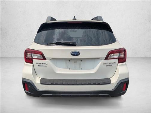 Crystal White Pearl 2018 Subaru Outback 3.6R Limited