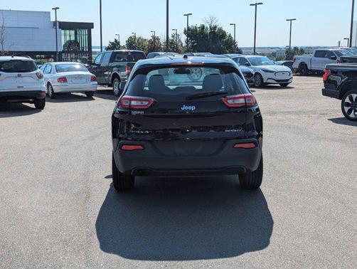 2017 Jeep Cherokee Sport