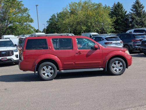 2010 Nissan Pathfinder SE