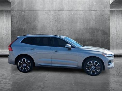 2022 Volvo XC60 Momentum