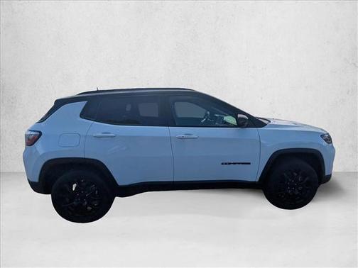 Bright White Clearcoat 2023 Jeep Compass Latitude