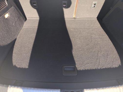 Pristine White Metallic Tri-Coat 2022 Lincoln Nautilus Reserve