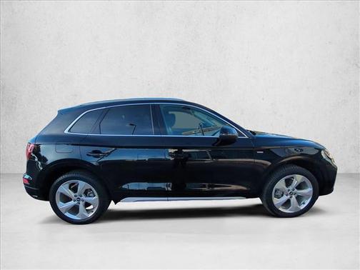 2022 Audi Q5 45 S line Premium Plus