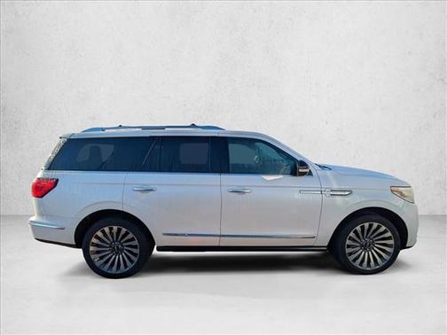 White Platinum Metallic Tri-Coat 2018 Lincoln Navigator Reserve