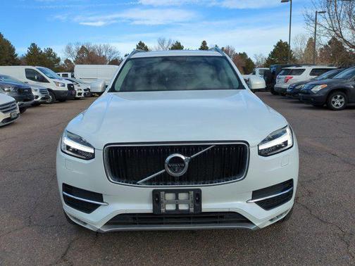 2016 Volvo XC90 T6 Momentum
