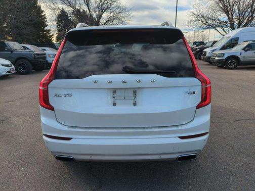 2016 Volvo XC90 T6 Momentum