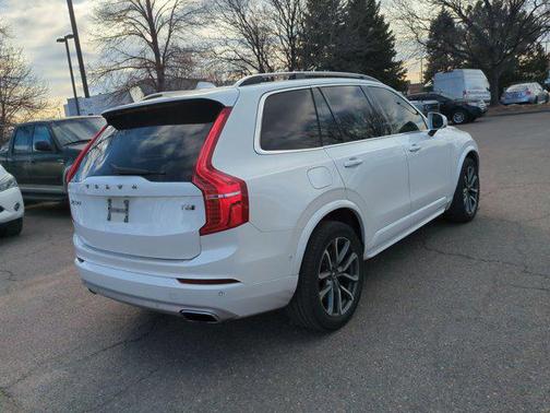 2016 Volvo XC90 T6 Momentum