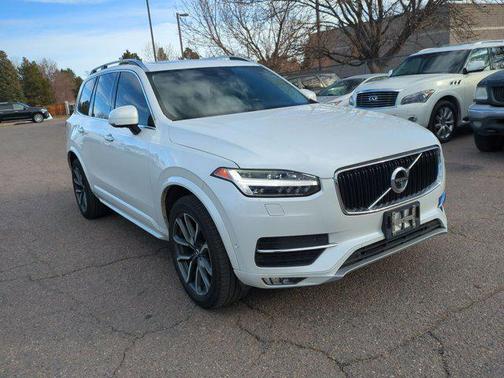 2016 Volvo XC90 T6 Momentum