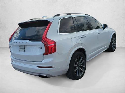 2016 Volvo XC90 T6 Momentum