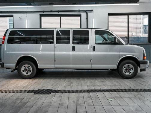 2017 GMC Savana 3500 LT