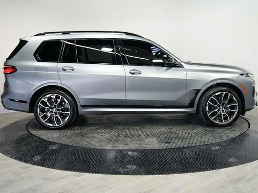 Metallic 2024 BMW X7 M60i