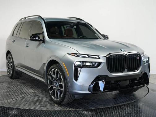 Metallic 2024 BMW X7 M60i