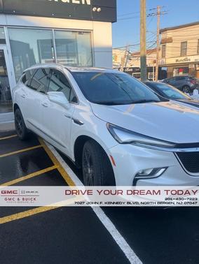 2023 Buick Enclave Essence