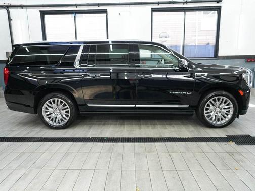 Onyx Black 2023 GMC Yukon XL Denali
