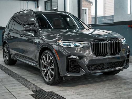 2022 BMW X7 M50i