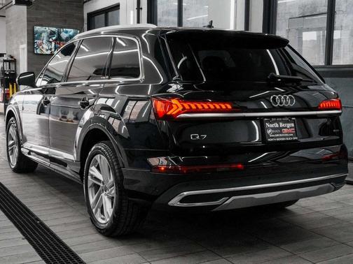 2023 Audi Q7 45 Premium