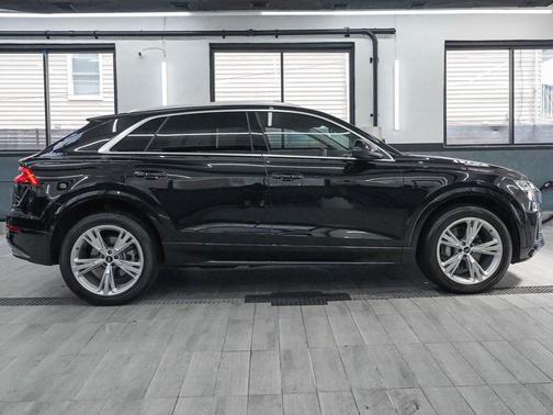 2022 Audi Q8 55 Premium