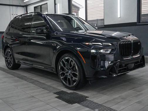 2023 BMW X7 M60i