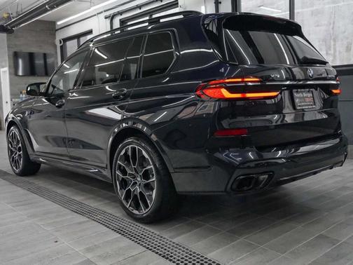 2023 BMW X7 M60i