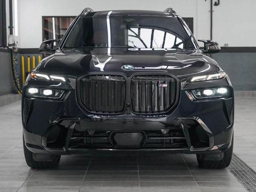 2023 BMW X7 M60i