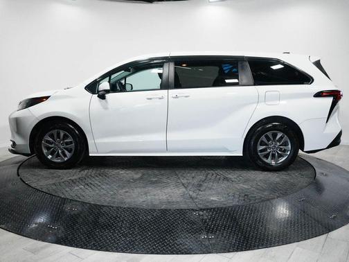 White 2022 Toyota Sienna LE