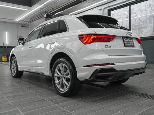 2022 Audi Q3 45 S line Premium