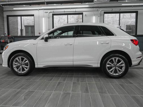 2022 Audi Q3 45 S line Premium