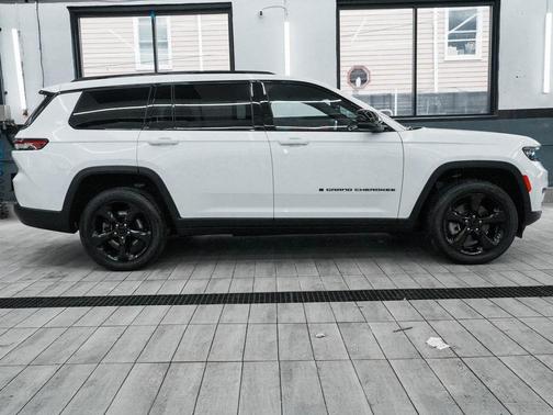 2023 Jeep Grand Cherokee L Laredo