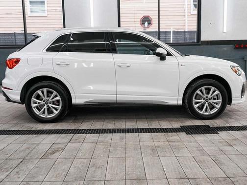 2025 Audi Q3 45 S line Premium