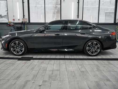 2026 BMW 530 i xDrive