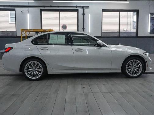 2023 BMW 330 i xDrive