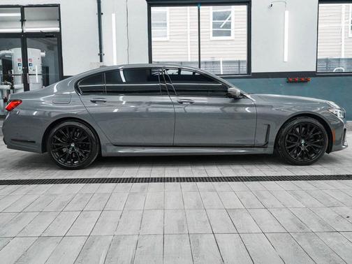 2022 BMW 750 i xDrive