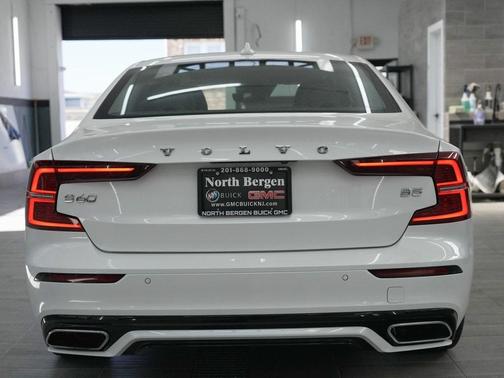 2022 Volvo S60 B5 Momentum