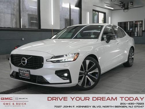 2022 Volvo S60 B5 Momentum