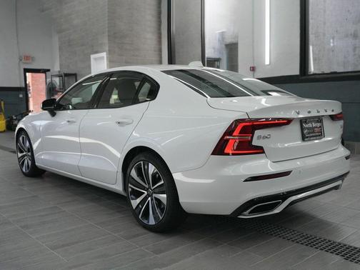 2022 Volvo S60 B5 Momentum