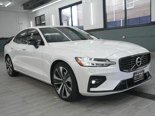 2022 Volvo S60 B5 Momentum