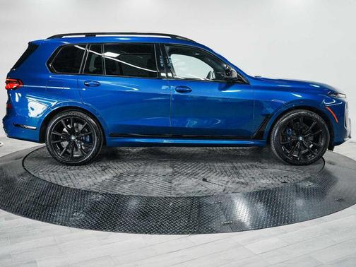Bay Blue 2026 BMW X7 M60i