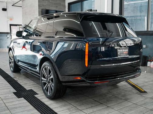 2023 Land Rover Range Rover P530 SE
