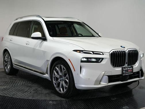 Mineral White Metallic 2024 BMW X7 xDrive40i