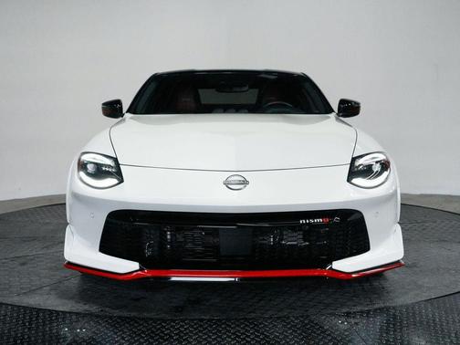 2t Wht Blk Roof 2024 Nissan Z NISMO